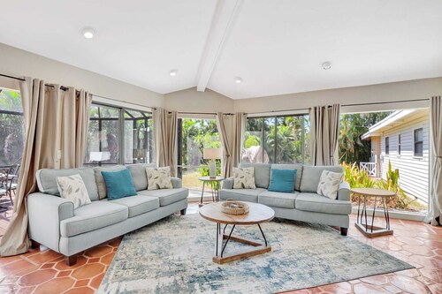 A Private Oasis Complex in Naples