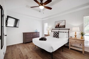 4 Schlafzimmer, Schreibtisch, Bügeleisen/Bügelbrett, WLAN