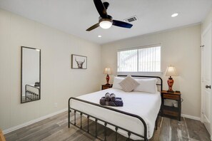 4 bedrooms, desk, iron/ironing board, WiFi