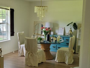 Dining - Peace, luxury and fishing under 100 year old oaks (Bay City)