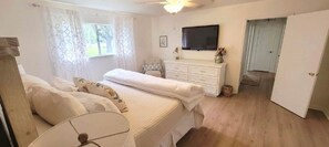 3 bedrooms, in-room safe, free WiFi, bed sheets - Peace, luxury and fishing under 100 year old oaks (Bay City)