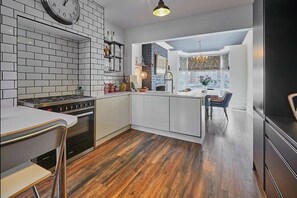 Fridge, microwave, oven, stovetop - Host & Stay | Upleatham Street (Saltburn-by-the-Sea)