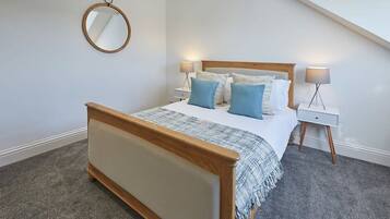 5 bedrooms, desk, iron/ironing board, free WiFi