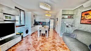 A modern apartment with a dining area, kitchen, living room, and a TV. - Sonhozinho House Colico, Beautiful Villa with Lake and Mountain View (Lombardia)