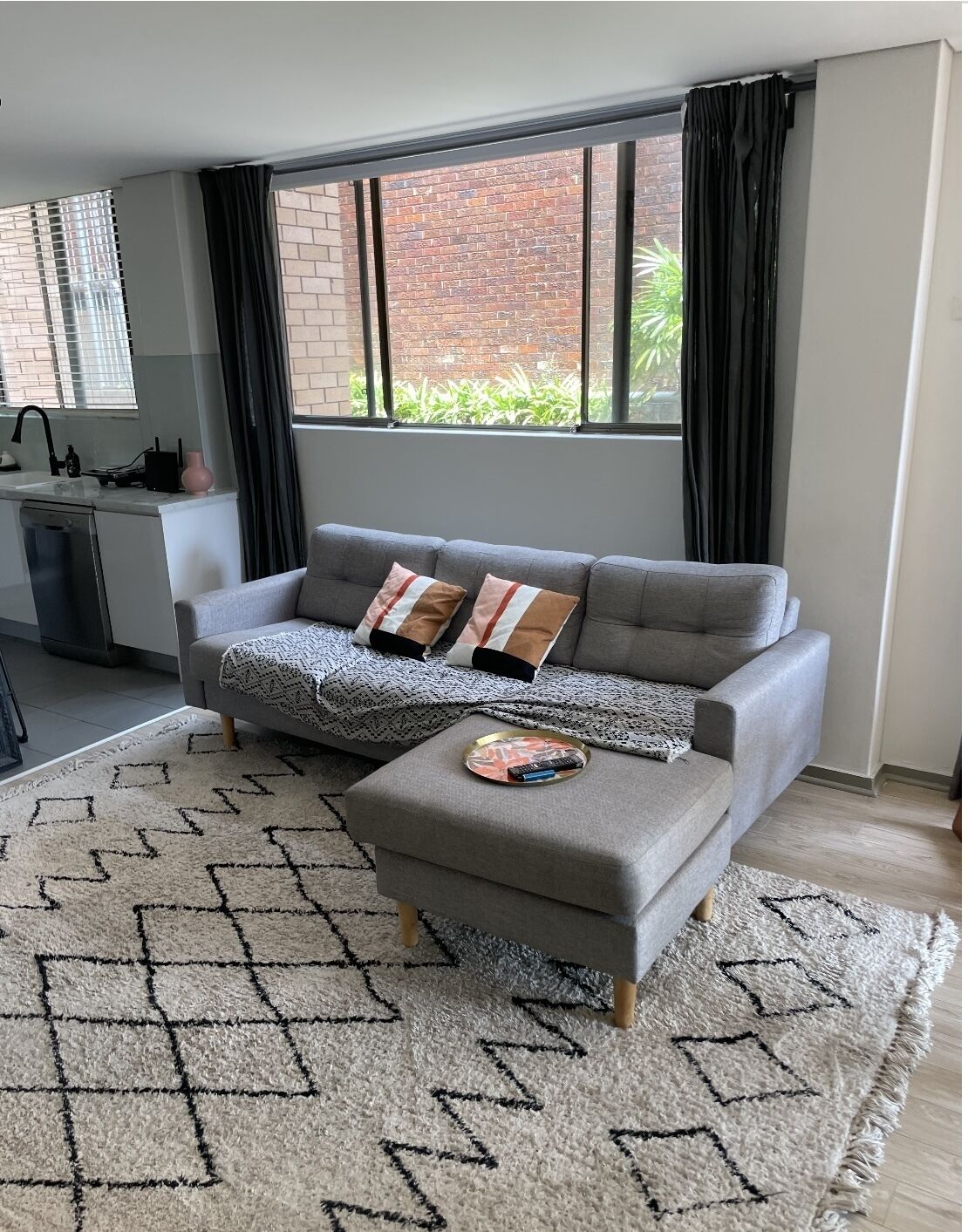 3 Bedroom Garden Apartment in Elizabeth Bay with Parking!