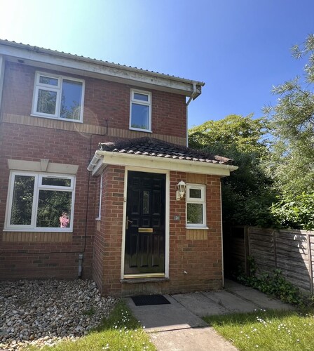 Spacious 3 Bed House in beautiful area of Hampshire. SLEEPS 8