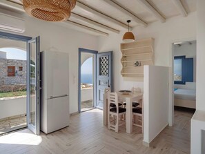 Dining - Folegandros Enchanting Moniasma Home, Sunset Views (Ano Meria)