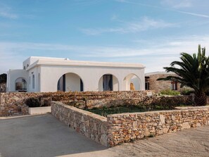Exterior - Folegandros Enchanting Moniasma Home, Sunset Views (Ano Meria)