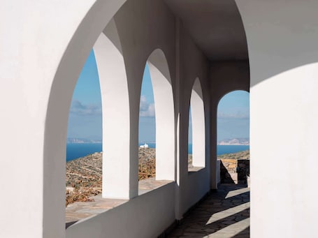 Property grounds. Folegandros Enchanting Moniasma Home, Sunset Views