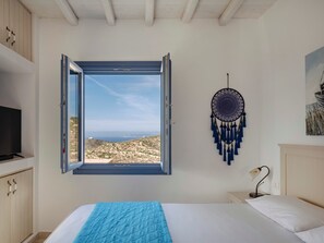 1 bedroom, iron/ironing board, WiFi, bed sheets - Folegandros Enchanting Moniasma Home, Sunset Views (Ano Meria)