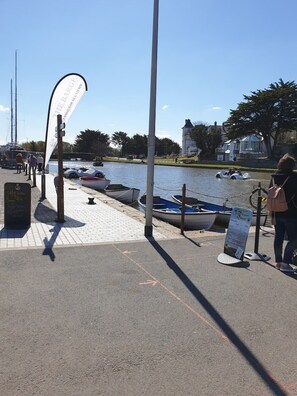 Marina - Large 3 bed bungalow set in Woodland grounds near Tamar lakes and local beaches (Kilkhampton)