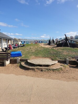 Children's area - Large 3 bed bungalow set in Woodland grounds near Tamar lakes and local beaches (Kilkhampton)