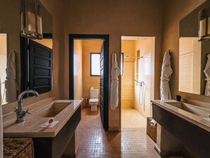 Junior Suite | Bathroom | Free toiletries, hair dryer, bathrobes, towels - Kasbah Agounsane (Ourika)
