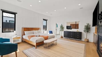 4 bedrooms, desk, iron/ironing board, WiFi