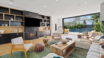 Televisión, chimenea, estéreo y oficina