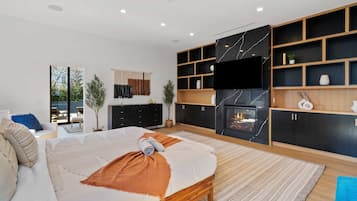 4 bedrooms, desk, iron/ironing board, WiFi