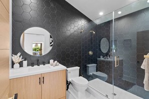 Bruser, hårtørrer, håndklæder