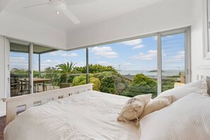 4 bedrooms, iron/ironing board, WiFi