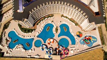 Piscine extérieure (ouverte en saison)