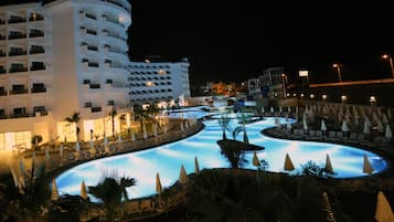 En sÀsongsöppen utomhuspool