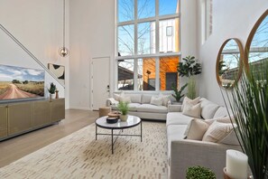 TV, video games - The Tourmaline - Urban Loft - Market District (Bentonville)