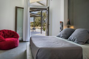 4 bedrooms, WiFi, bed sheets, wheelchair access