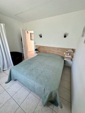 3 bedrooms, iron/ironing board, travel cot, WiFi