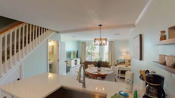 Condo, 2 Bedrooms | Interior
