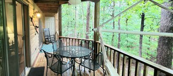 Forest view, log-sided two bedroom, two bath condo on Lake Ouachita. 2 Condo by RedAwning