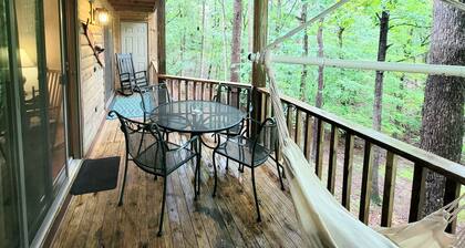 Forest view, log-sided two bedroom, two bath condo on Lake Ouachita. 2 Condo by RedAwning