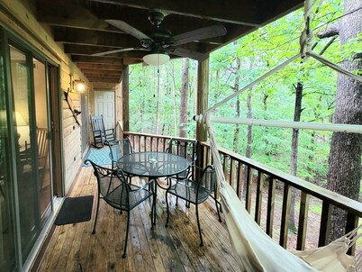Forest view, log-sided two bedroom, two bath condo on Lake Ouachita. 2 Condo by RedAwning