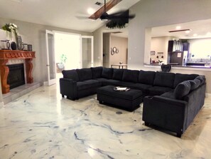 Smart TV, fireplace