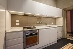 Premium-Apartment | Eigene Küche | Kühlschrank, Ofen, Herdplatte, Geschirrspüler