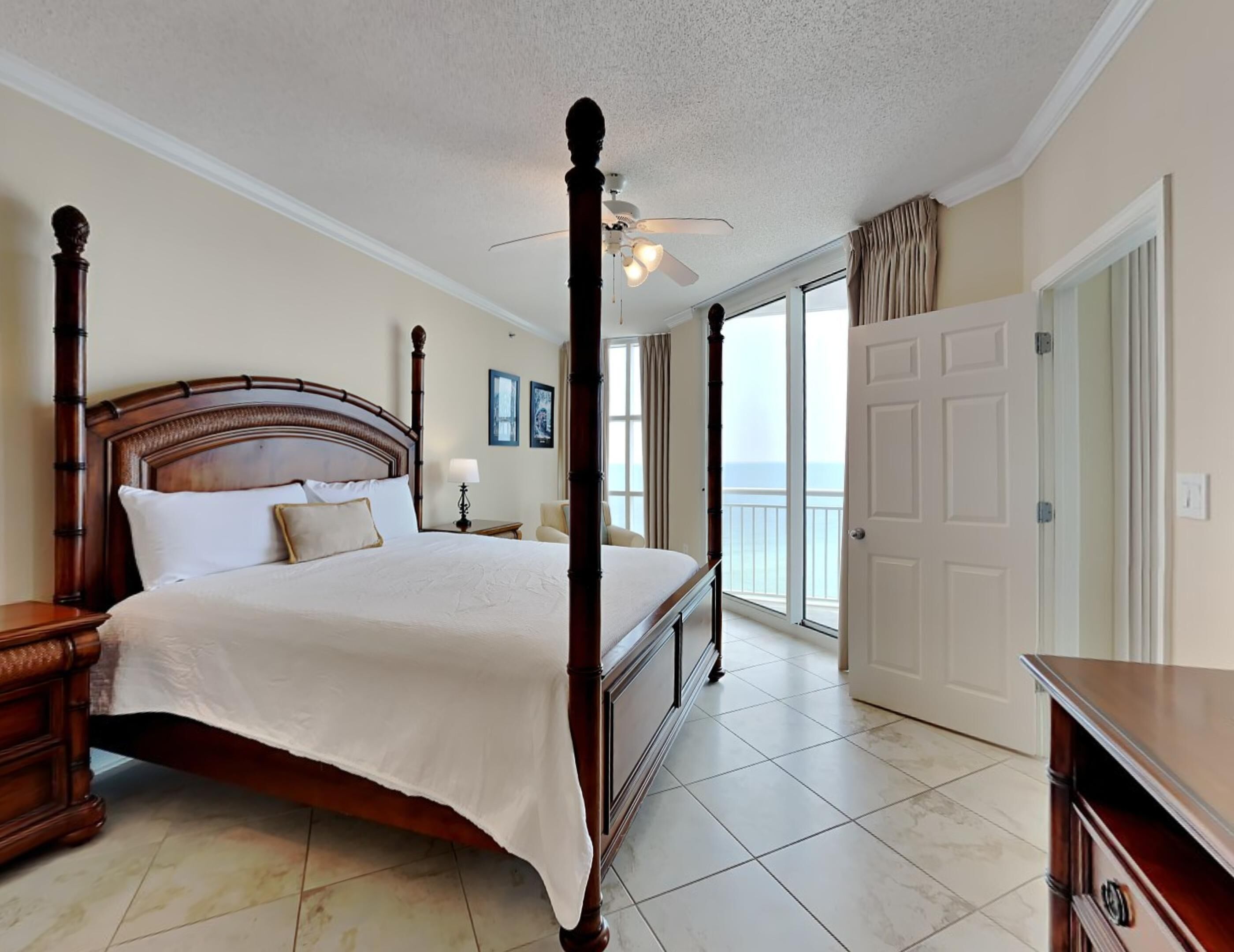 Palacio #902 | Views & Free Beach Service!