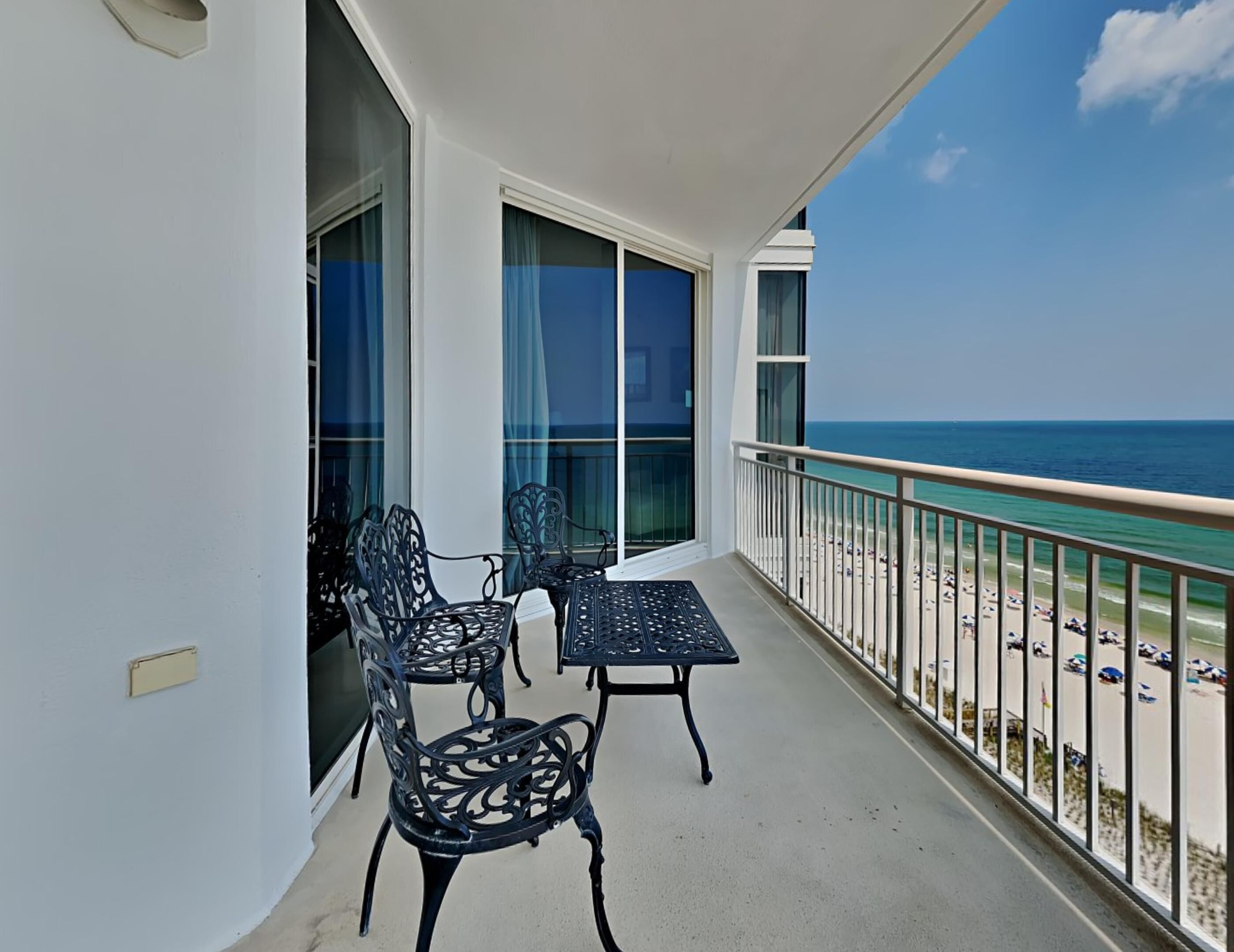 Palacio #902 | Views & Free Beach Service!