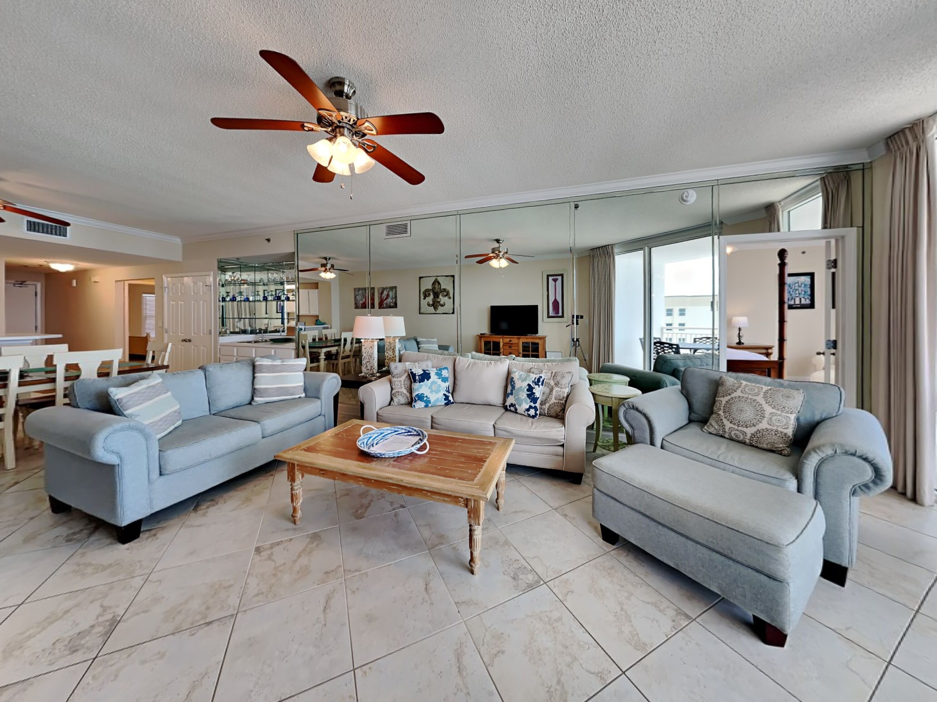 Palacio #902 | Views & Free Beach Service!