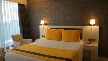 Standard Double Room, 1 Queen Bed | Premium bedding, free minibar items, in-room safe, laptop workspace