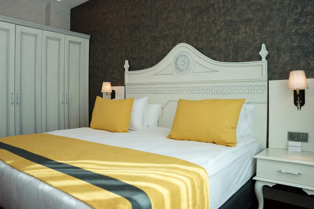 Suit | Free minibar items, in-room safe, laptop workspace, iron/ironing board