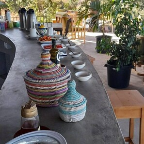 Café da manhã feito na hora grátis todos os dias