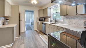 Coffee/tea maker, fridge, microwave, stovetop