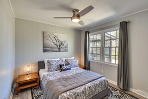 4 habitaciones, tabla de planchar con plancha, wifi y ropa de cama 