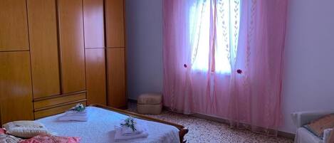 2 bedrooms, desk, iron/ironing board, travel cot