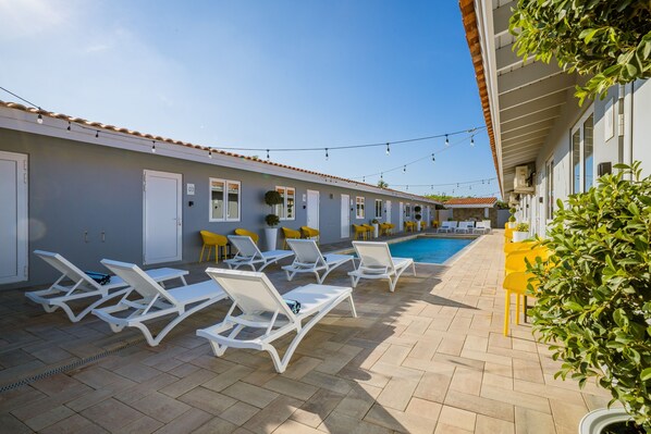 Outdoor pool - The Lizard 3 min drive from Eagle Beach (Noord)