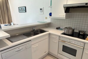 Peti sejuk, ketuhar gelombang mikro, ketuhar, dapur 