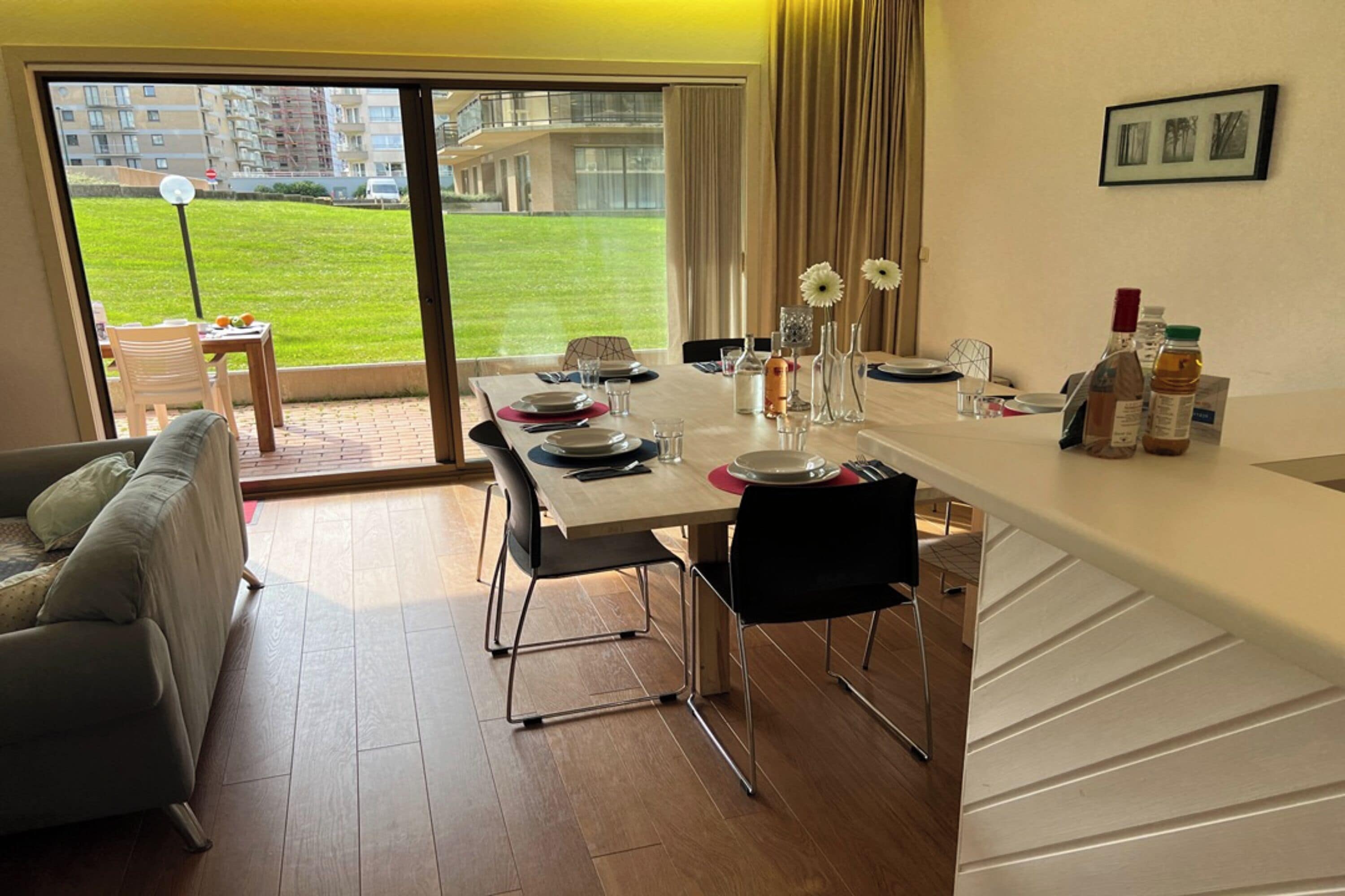 Family Apartment, Multiple Bedrooms, 2 Bathrooms, Sea Facing (Westhinder 200m From Sea) | Dining