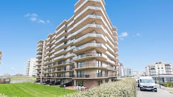 Family Apartment, Multiple Bedrooms, 2 Bathrooms, Sea Facing (Westhinder 200m From Sea) | Exterior