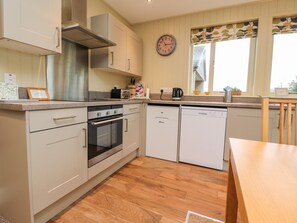 Fridge, dishwasher, electric kettle, toaster - Oak Lodge (Preston)