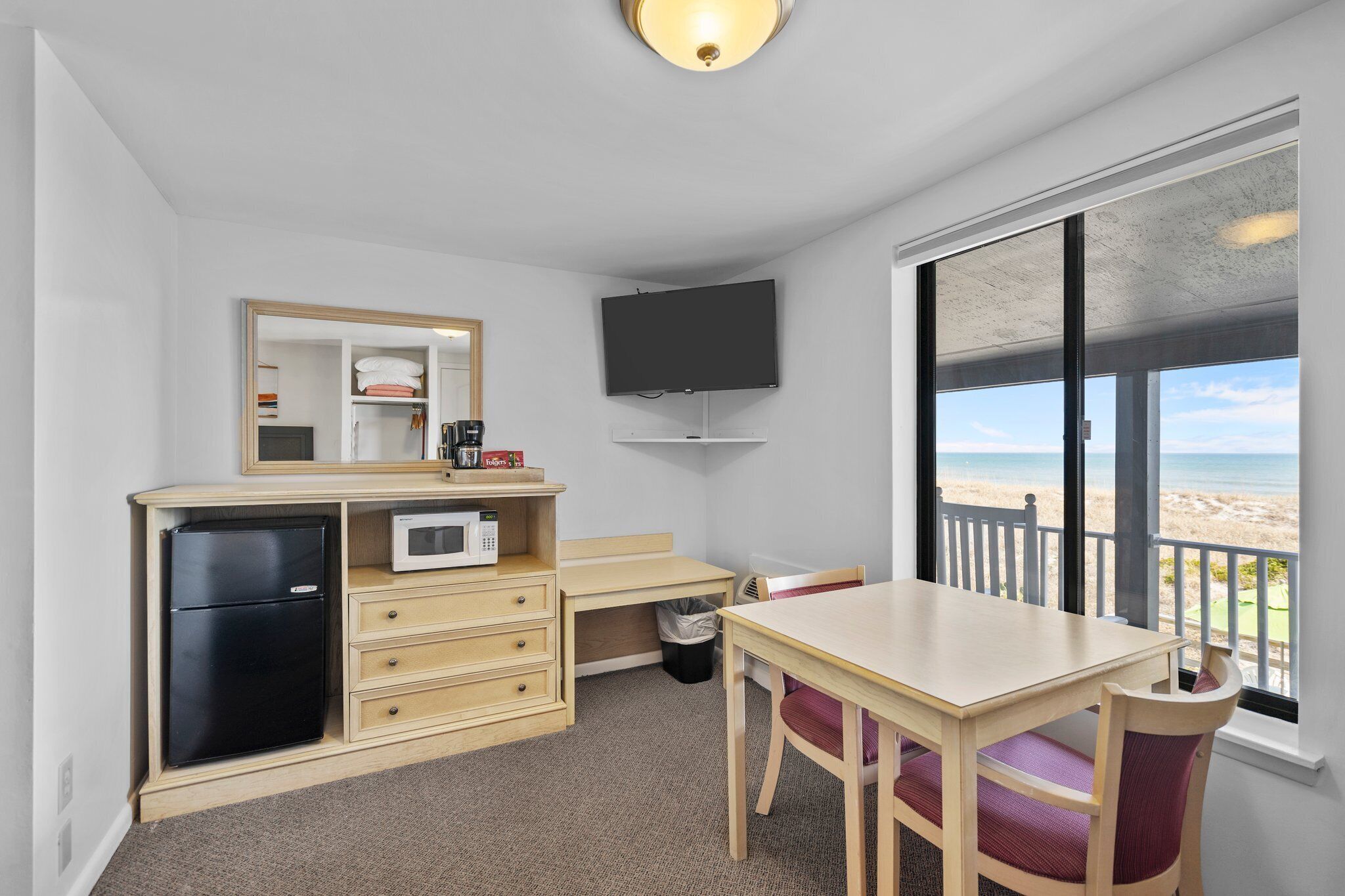 Iron/ironing board, WiFi (free), bed sheets