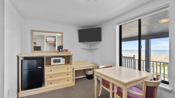 Iron/ironing board, WiFi (free), bed sheets