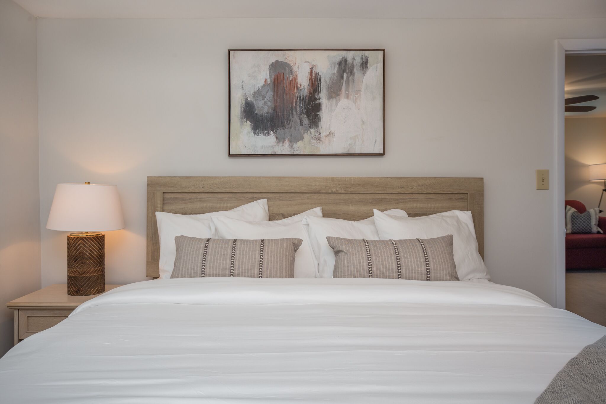 Suite, 1 soverom, bassengutsikt | Strykejern/-brett, wi-fi (inkludert) og sengetøy